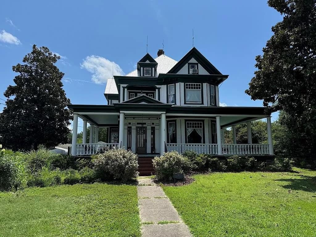 1927 Historic House For Sale In Kilmarnock Virginia