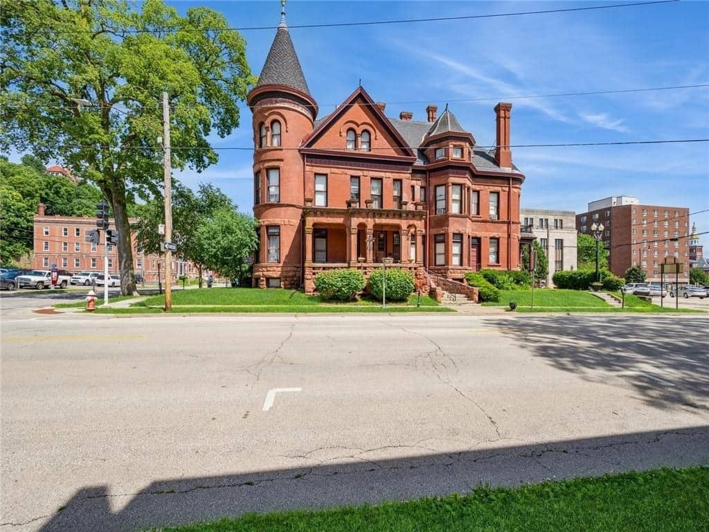 1894 Victorian For Sale In Dubuque Iowa