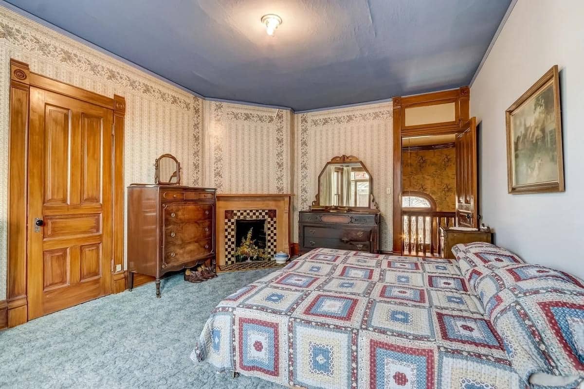 1889 Victorian For Sale In Elgin Illinois