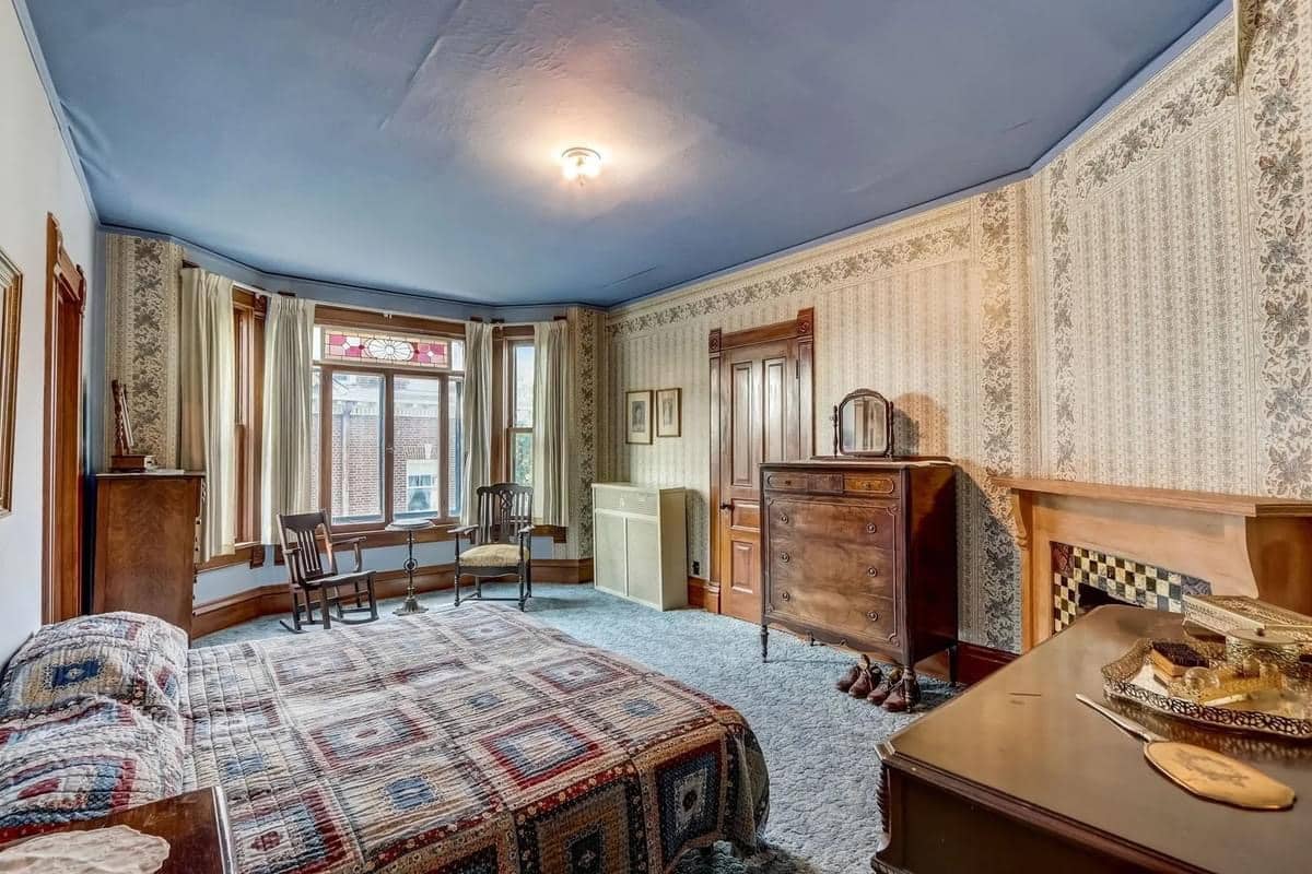 1889 Victorian For Sale In Elgin Illinois