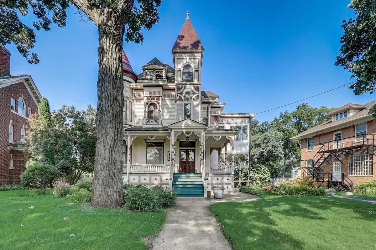 1889 Victorian For Sale In Elgin Illinois