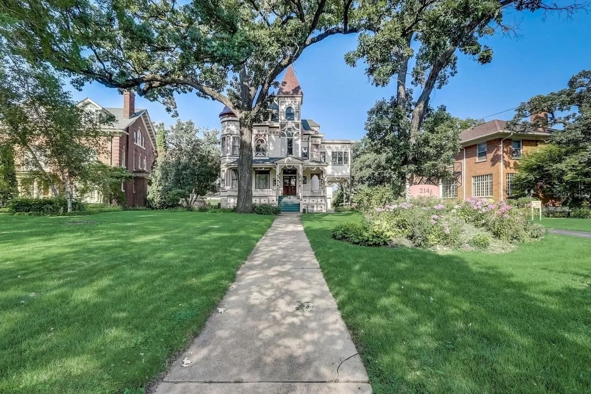 1889 Victorian For Sale In Elgin Illinois