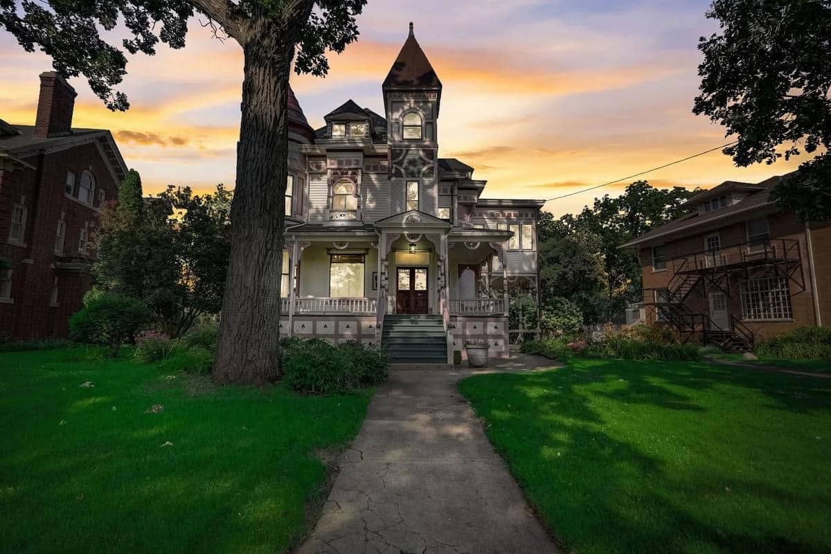 1889 Victorian For Sale In Elgin Illinois