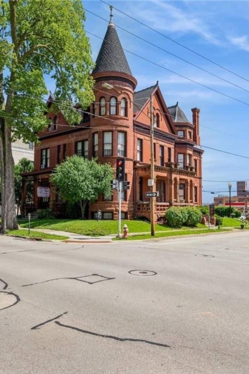 1894 Victorian For Sale In Dubuque Iowa