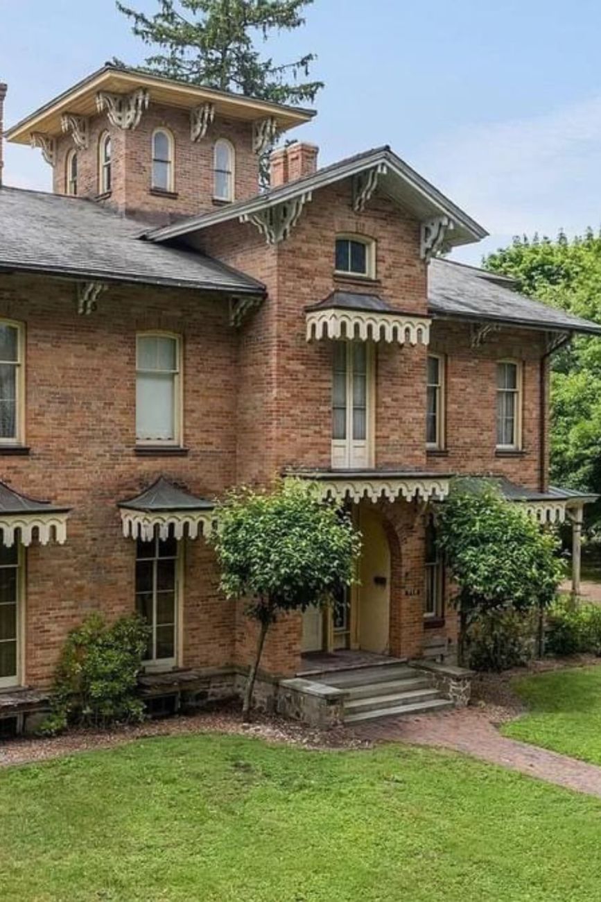 1852 Italianate For Sale In Tecumseh Michigan