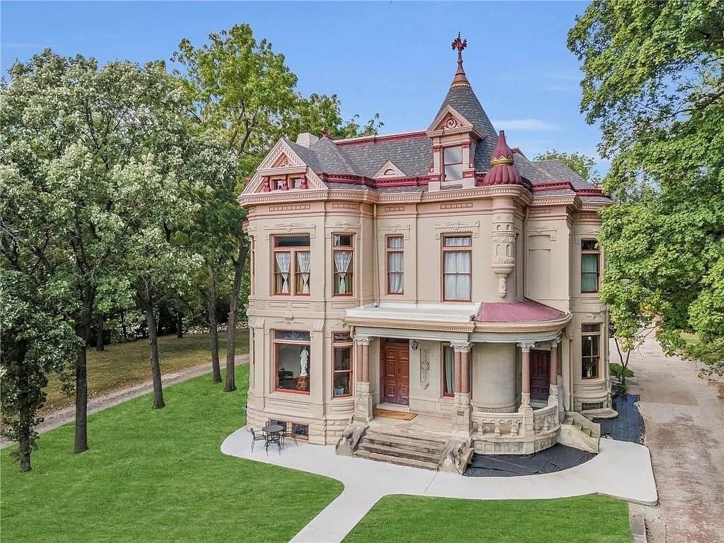 1888 Victorian For Sale In Saint Joseph Missouri