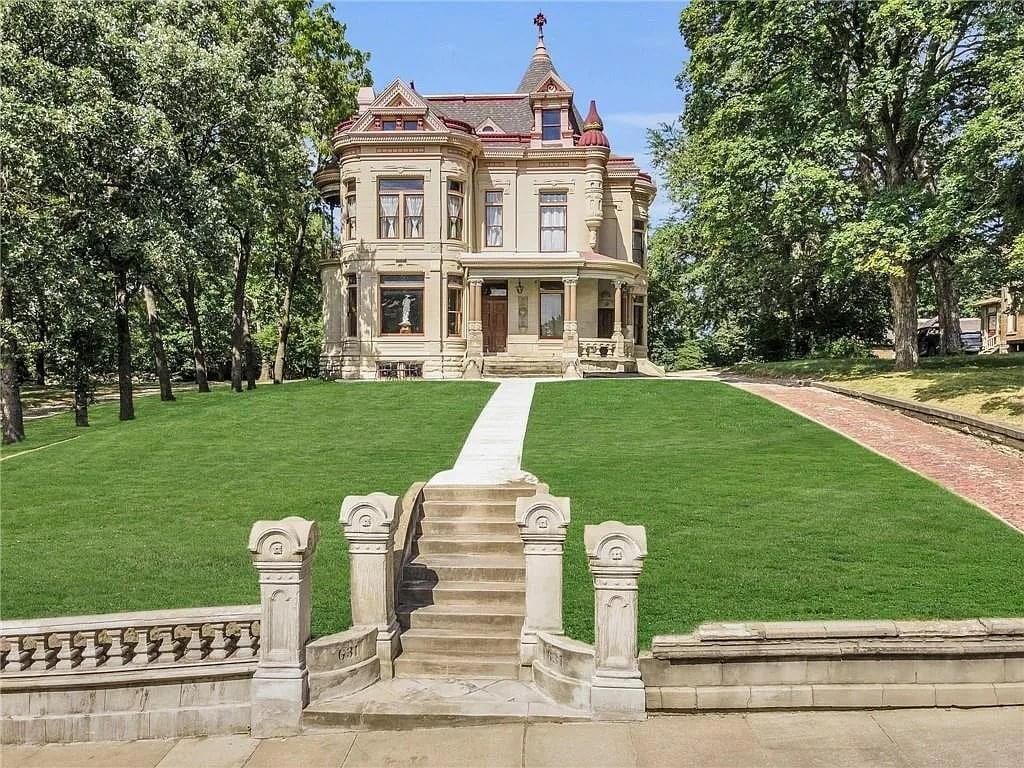 1888 Victorian For Sale In Saint Joseph Missouri