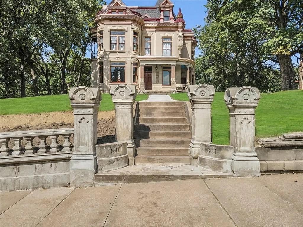 1888 Victorian For Sale In Saint Joseph Missouri