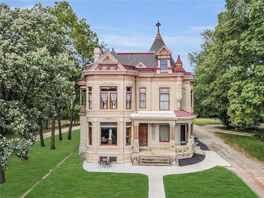 1888 Victorian For Sale In Saint Joseph Missouri