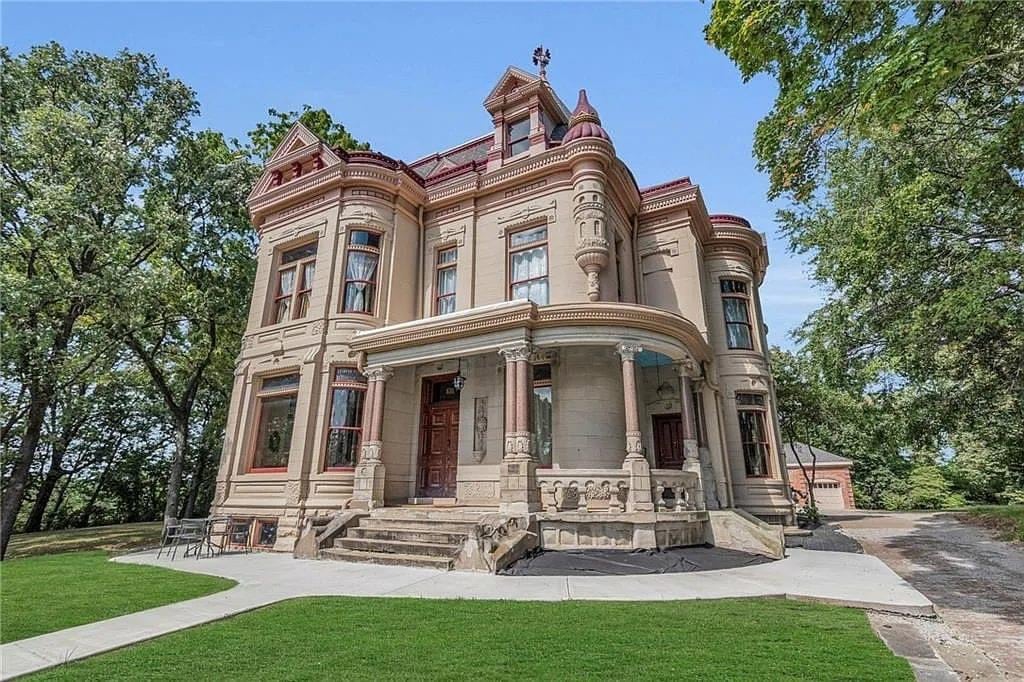 1888 Victorian For Sale In Saint Joseph Missouri