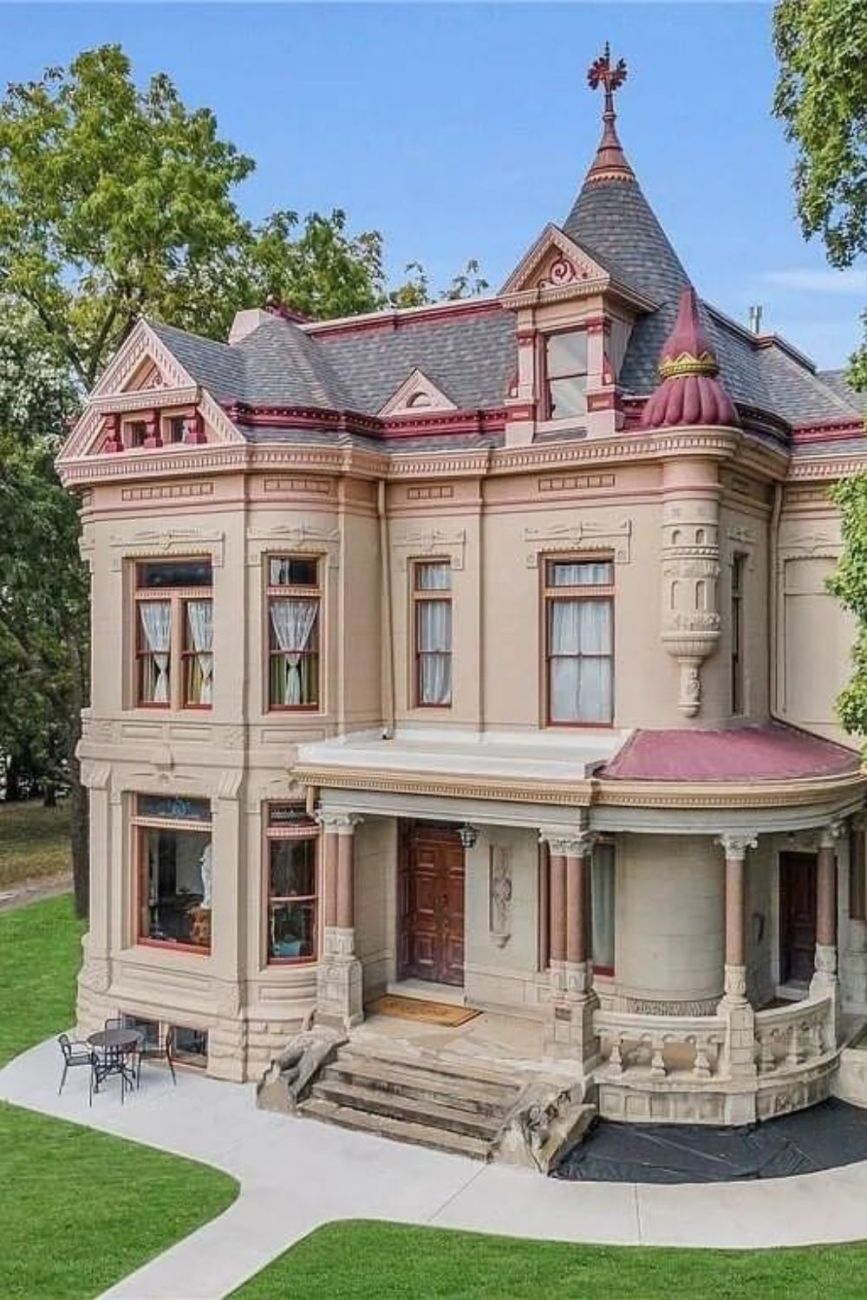 1888 Victorian For Sale In Saint Joseph Missouri