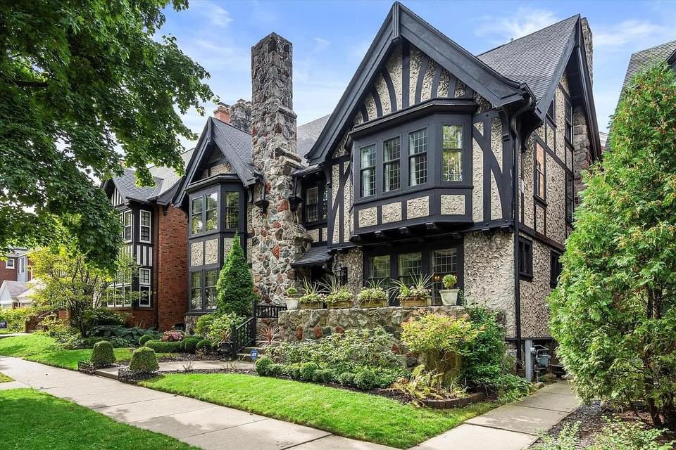 1909 Tudor Revival For Sale In Milwaukee Wisconsin