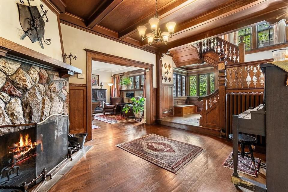 1909 Tudor Revival For Sale In Milwaukee Wisconsin