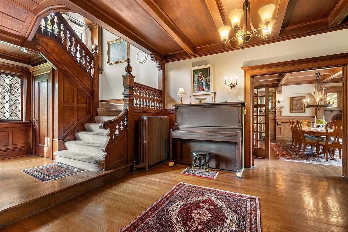 1909 Tudor Revival For Sale In Milwaukee Wisconsin