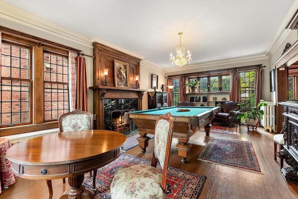 1909 Tudor Revival For Sale In Milwaukee Wisconsin