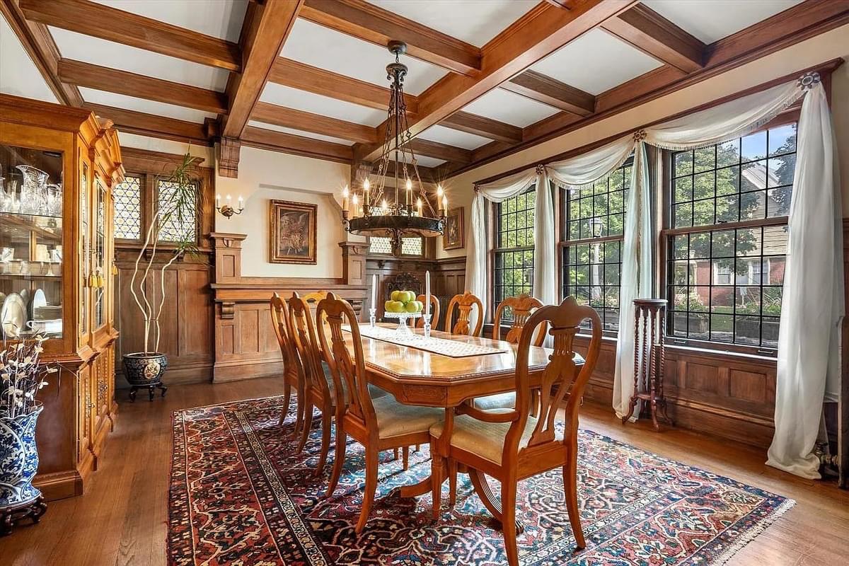 1909 Tudor Revival For Sale In Milwaukee Wisconsin