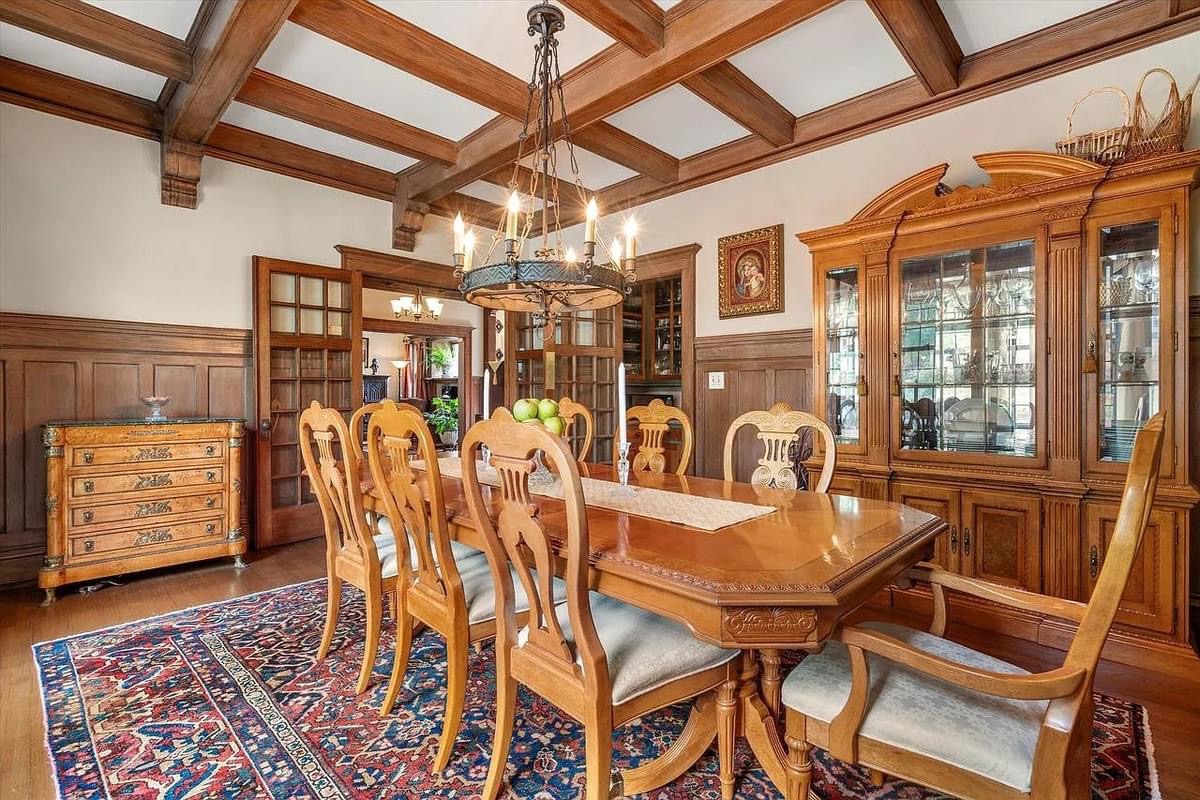 1909 Tudor Revival For Sale In Milwaukee Wisconsin