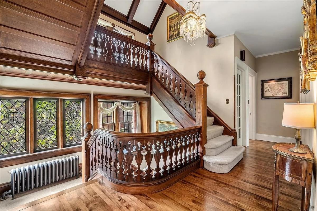 1909 Tudor Revival For Sale In Milwaukee Wisconsin