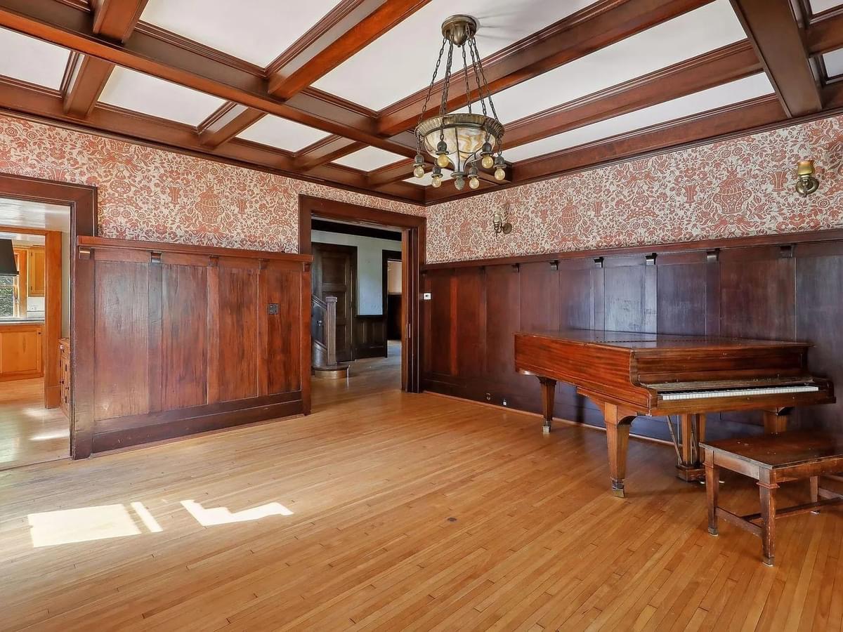 1907 Tudor Revival For Sale In Red Wing Minnesota