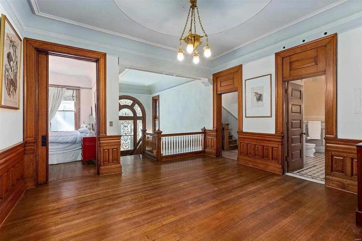 1895 Victorian For Sale In Saint Louis Missouri