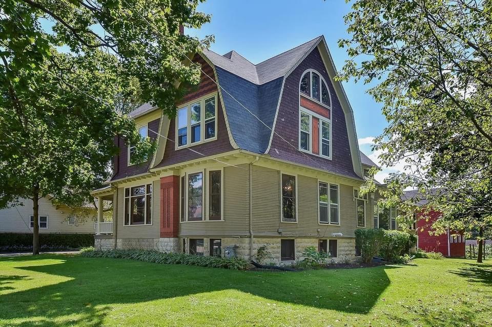 1895 Dutch Colonial Revival For Sale In Sandwich Illinois