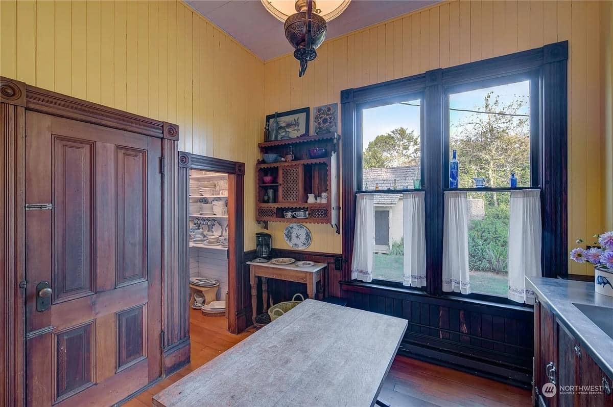 1888 Victorian For Sale In Seaview Washington