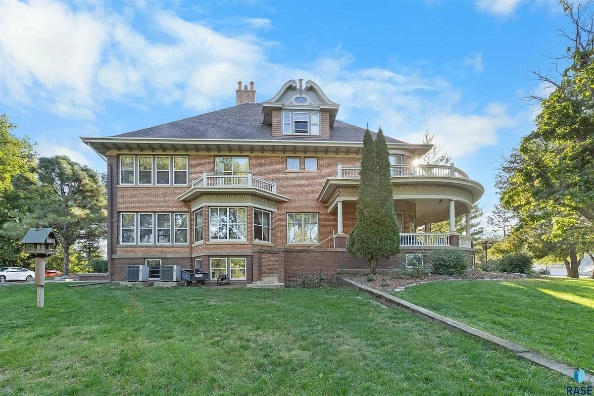 1917 Kennedy Mansion For Sale In Canton South Dakota