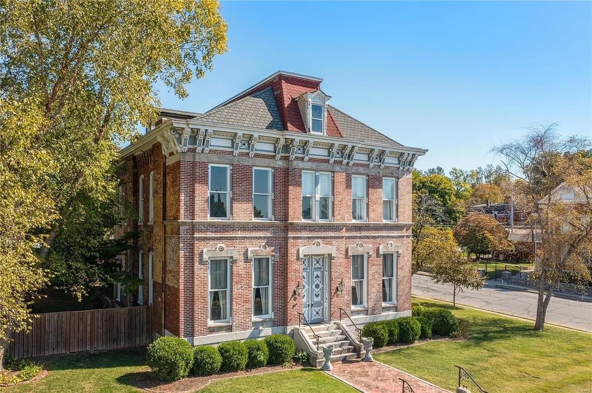 1880 Italianate For Sale In Belleville Illinois