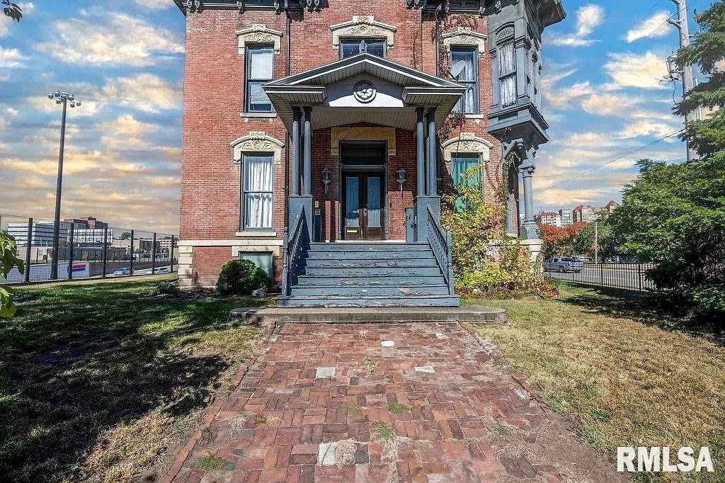 1877 Victorian For Sale In Peoria Illinois