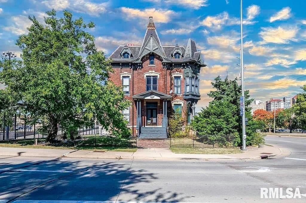 1877 Victorian For Sale In Peoria Illinois