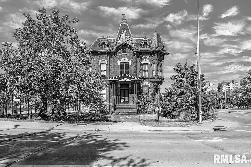 1877 Victorian For Sale In Peoria Illinois