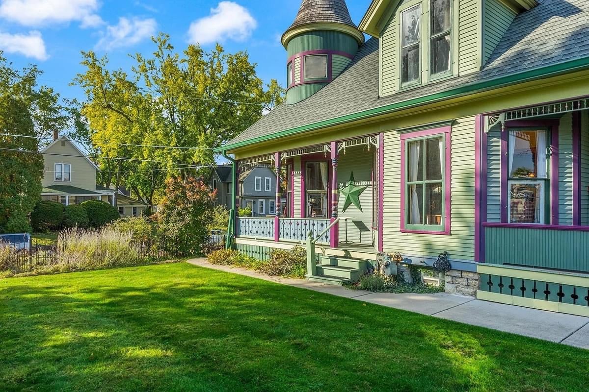 1895 Victorian For Sale In Elgin Illinois