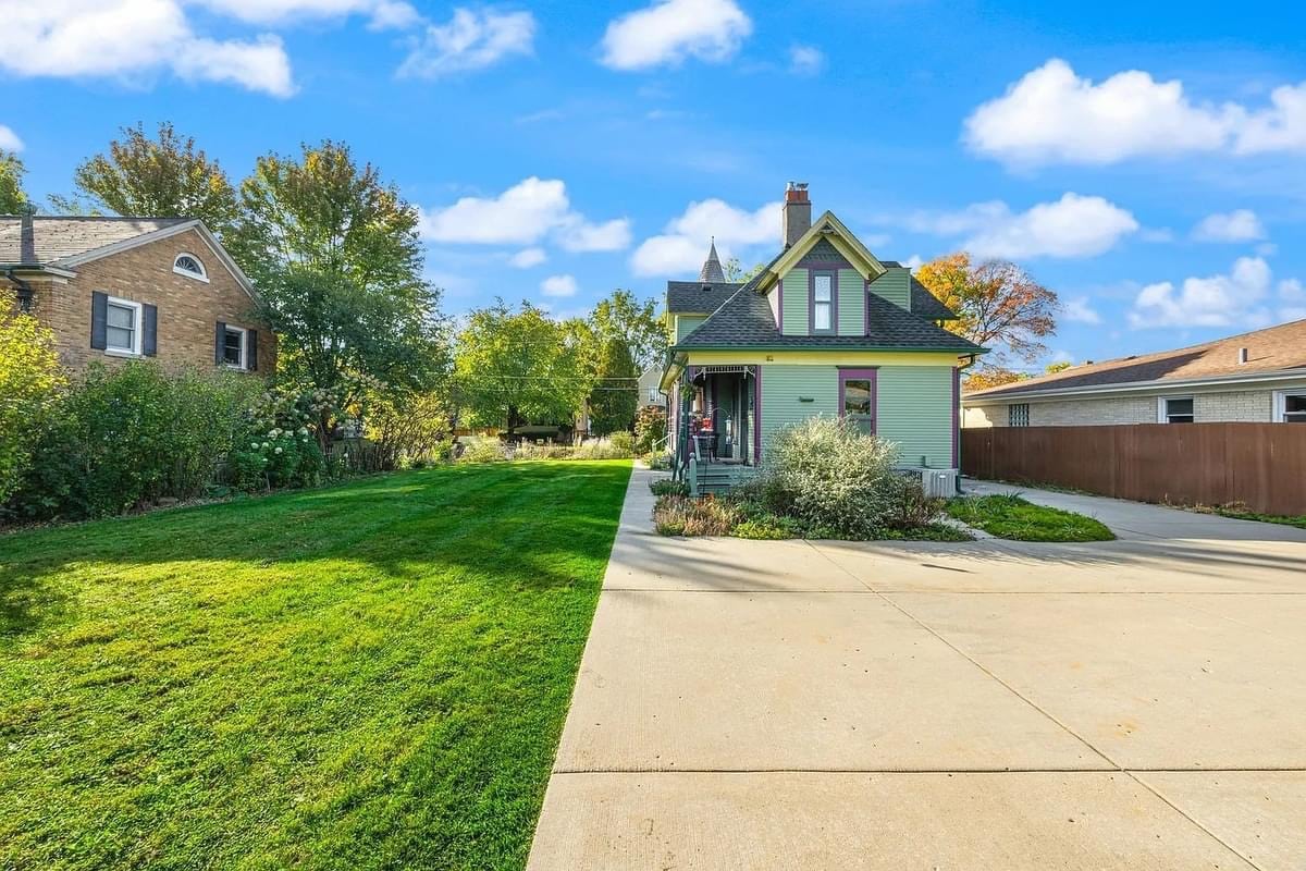 1895 Victorian For Sale In Elgin Illinois