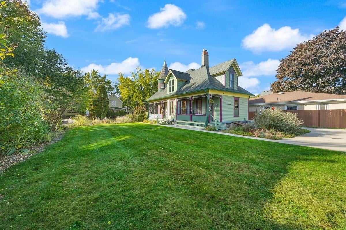 1895 Victorian For Sale In Elgin Illinois