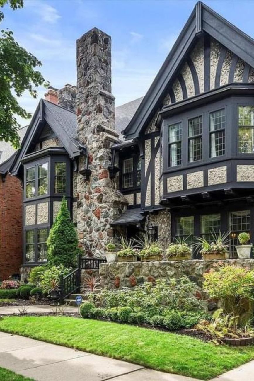 1909 Tudor Revival For Sale In Milwaukee Wisconsin