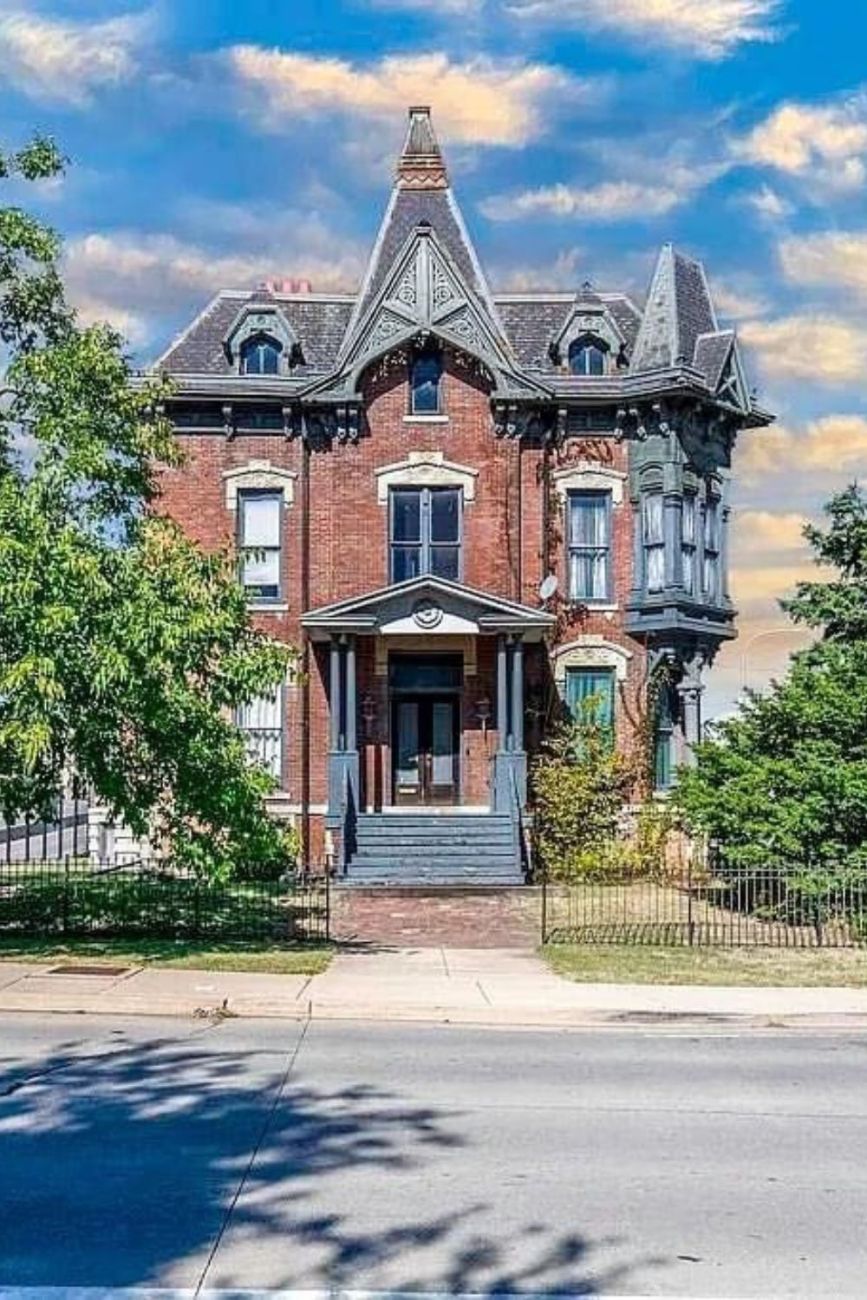 1877 Victorian For Sale In Peoria Illinois