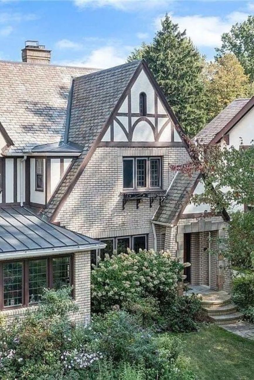 1920 Tudor Revival For Sale In Cleveland Heights Ohio