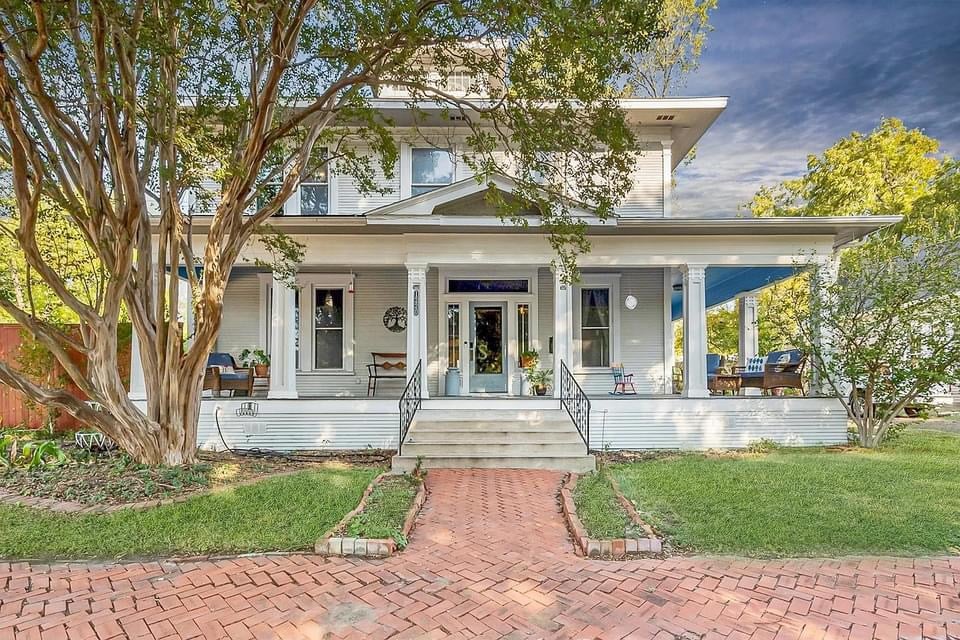 1910 Foursquare For Sale In Corsicana Texas