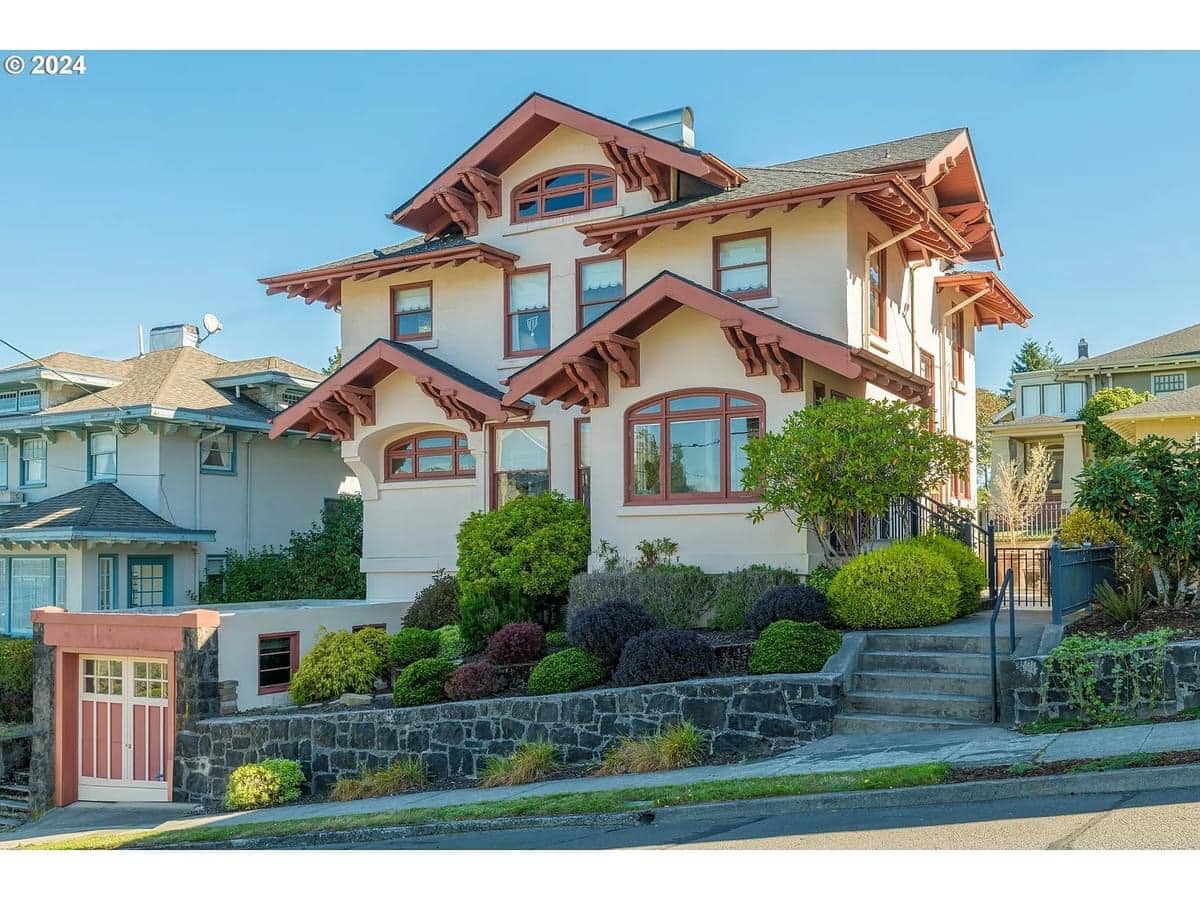 1917 Craftsman For Sale In Astoria Oregon