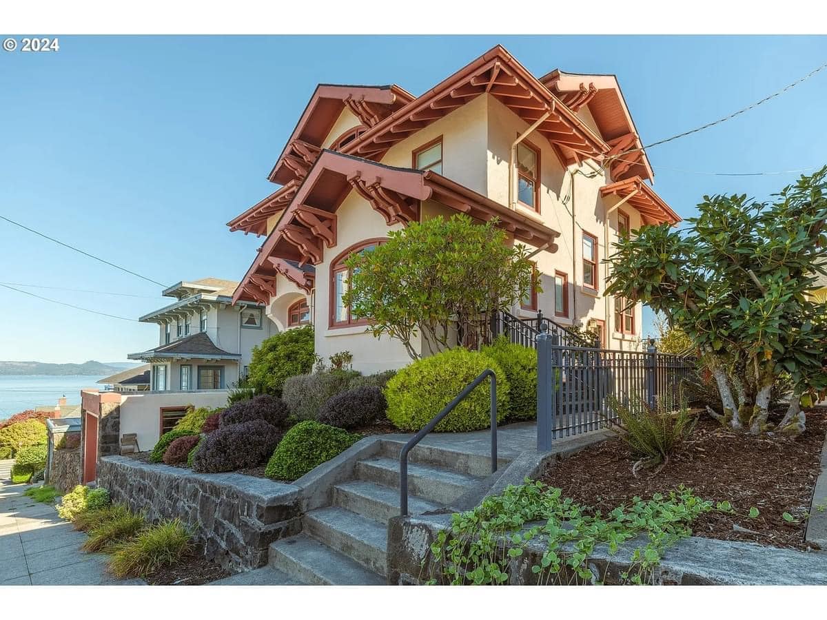 1917 Craftsman For Sale In Astoria Oregon