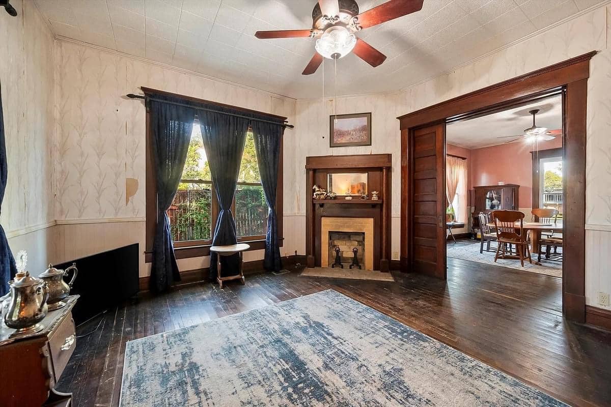 1910 Foursquare For Sale In Corsicana Texas