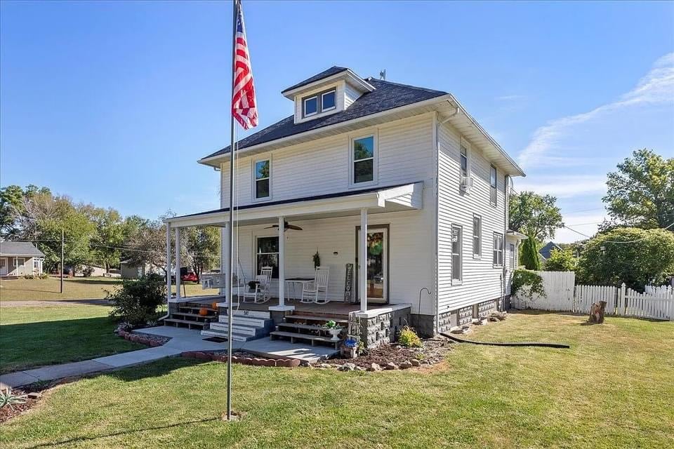 1905 Foursquare For Sale In Shelby Iowa