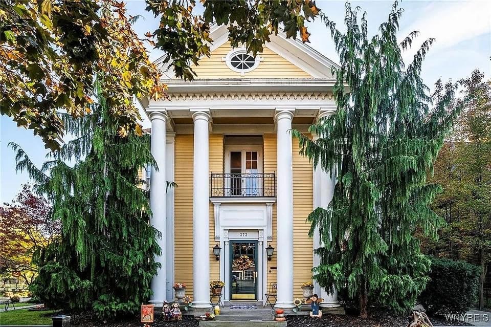 1906 Neoclassical For Sale In North Tonawanda New York