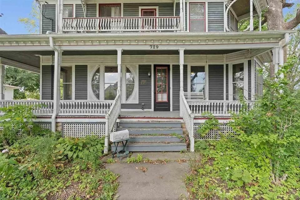 1899 Victorian For Sale In West Liberty Iowa