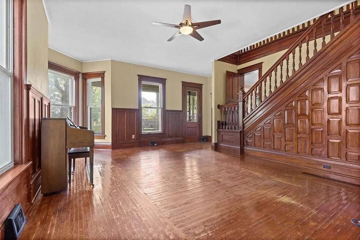 1899 Victorian For Sale In West Liberty Iowa