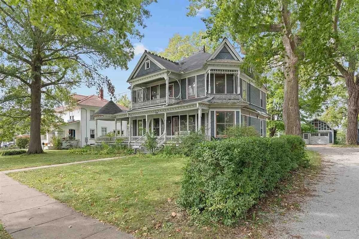 1899 Victorian For Sale In West Liberty Iowa