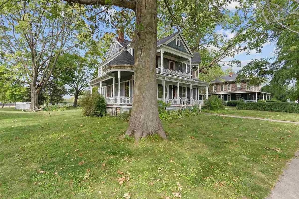 1899 Victorian For Sale In West Liberty Iowa