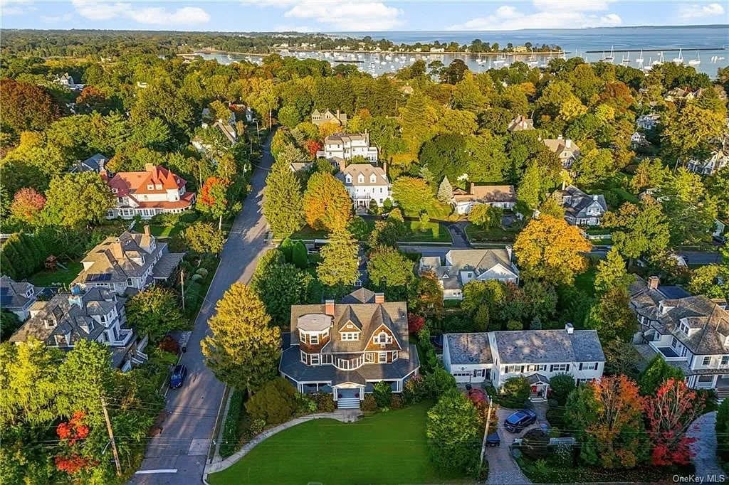 1898 Victorian For Sale In Larchmont New York