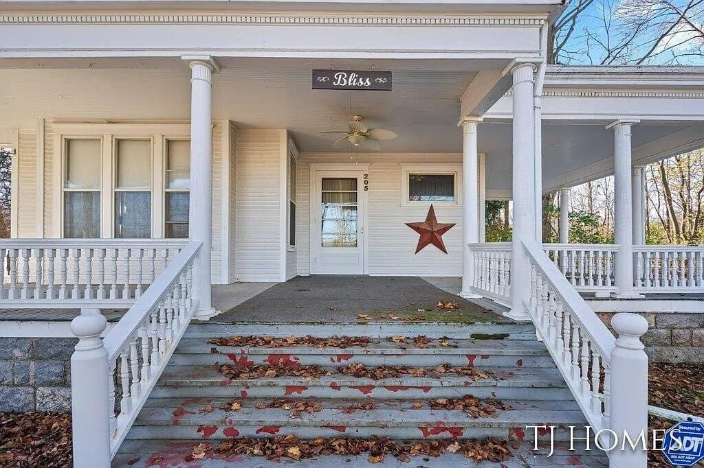 1904 Victorian For Sale In Caledonia Michigan