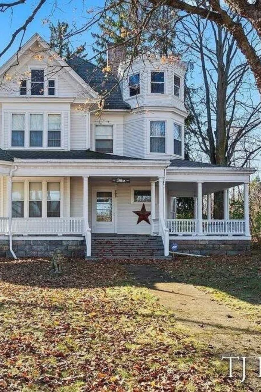 1904 Victorian For Sale In Caledonia Michigan